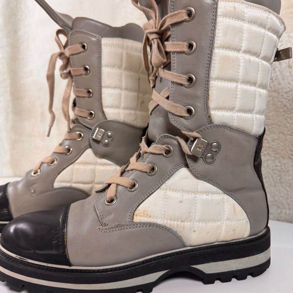 VINTAGE Chanel White & Gray Quilted Ski Boots Size 38. - Picture 2 of 16